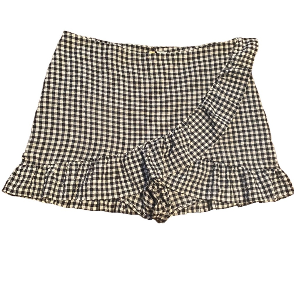H&M Size 8 (EU 40) Black & White Skorts with side zip closure